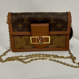 LOUIS VUITTON DAUPHINE CHAIN WALLET